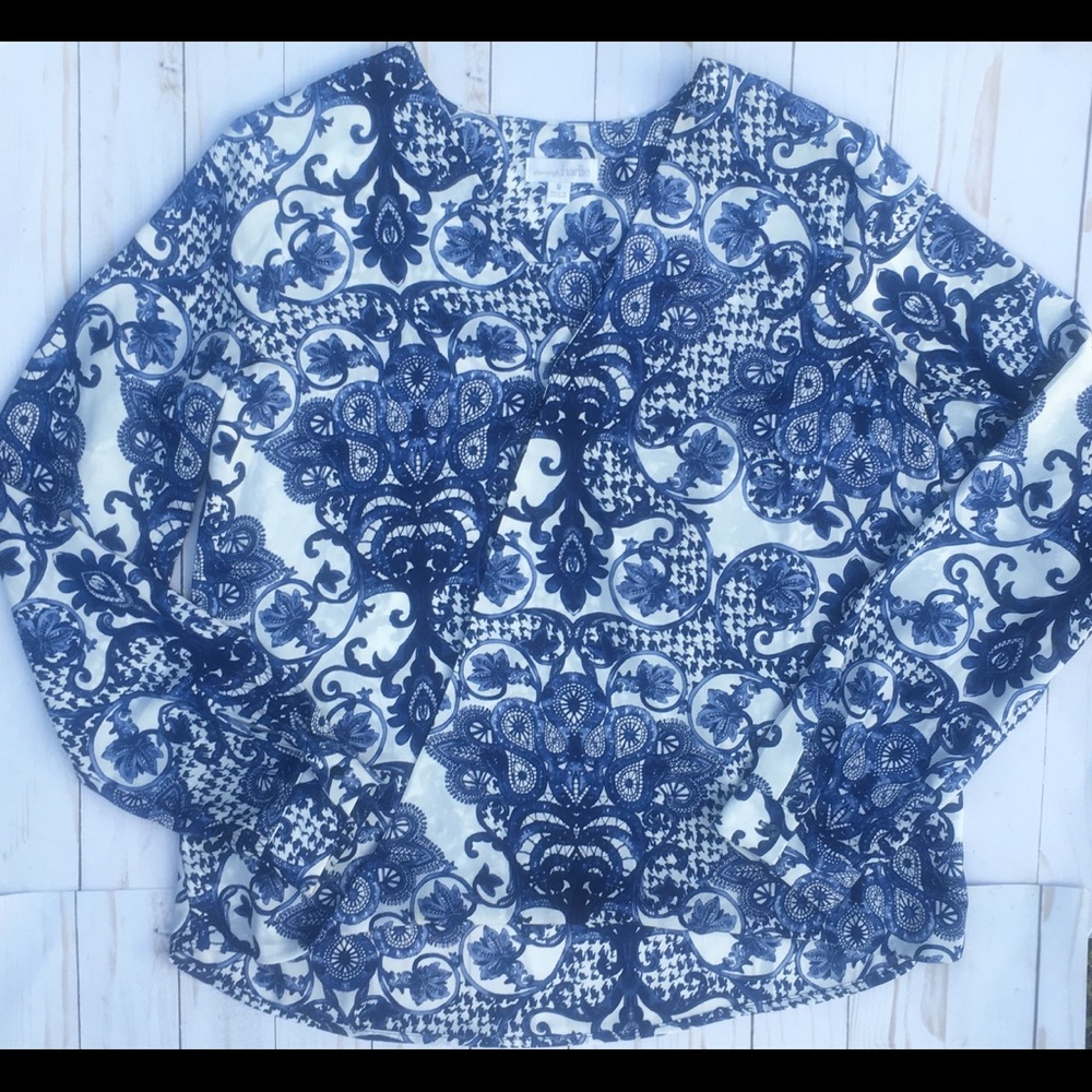 Charming Charlie Blue and Cream Wrap Front Top S-S